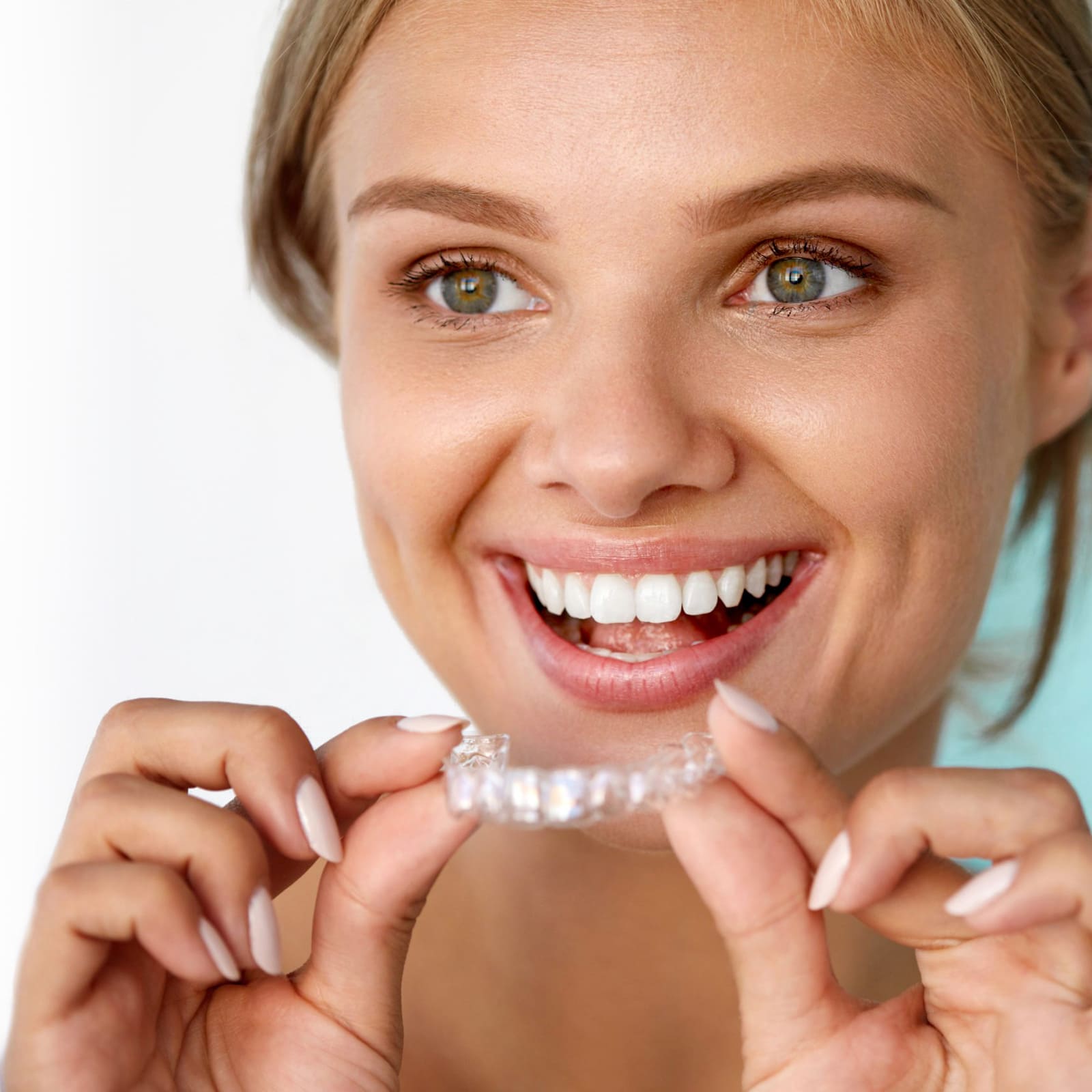 Neviditeľné zubné strojčeky Invisalign pre Váš dokonalý úsmev